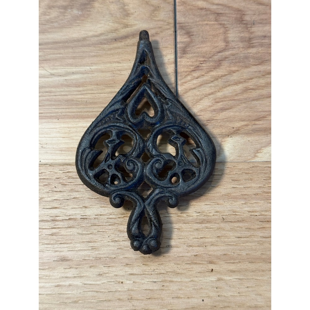 Wilton Trivet Small Black Cast Iron Footed Spade Heart Scrollwork cottagecore